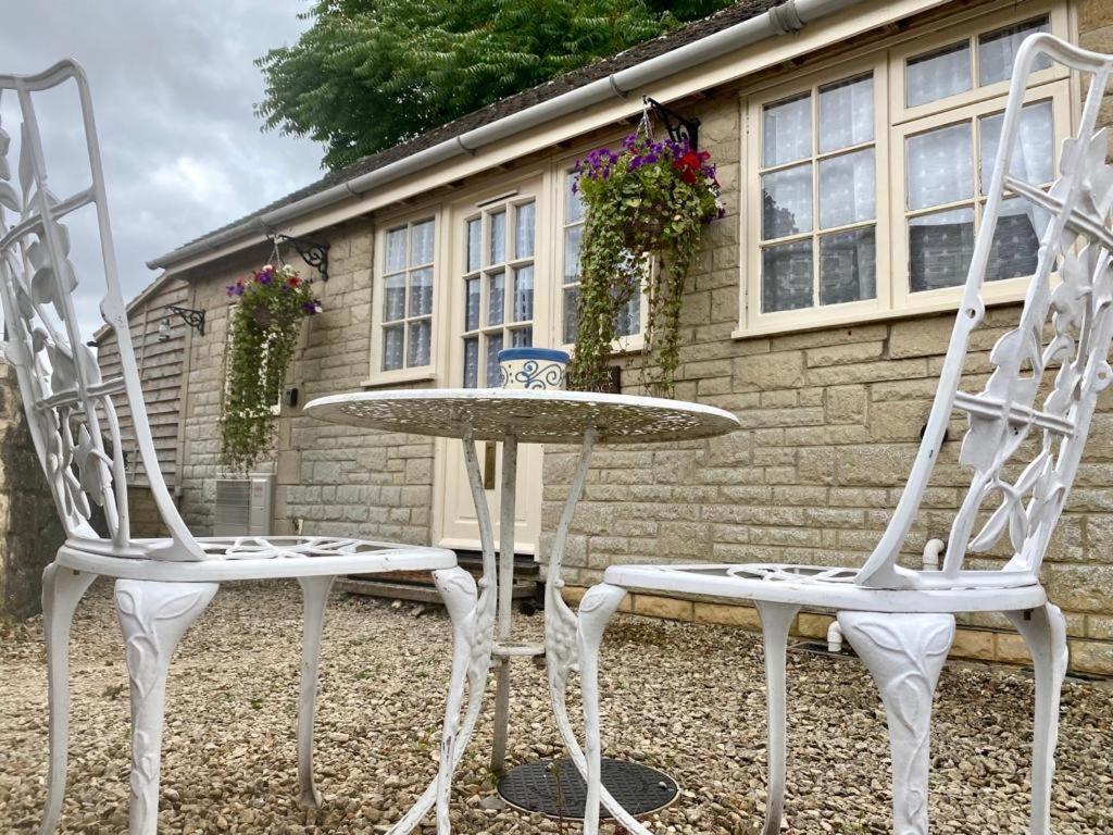 Heart Of The Village Cotswold Cottage In Crudwell. Extérieur photo